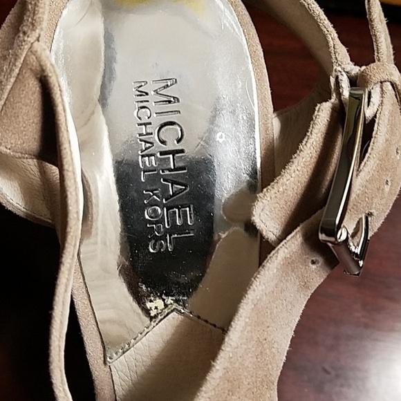 Michael Kors beige suede sandals - Picture 2 of 4